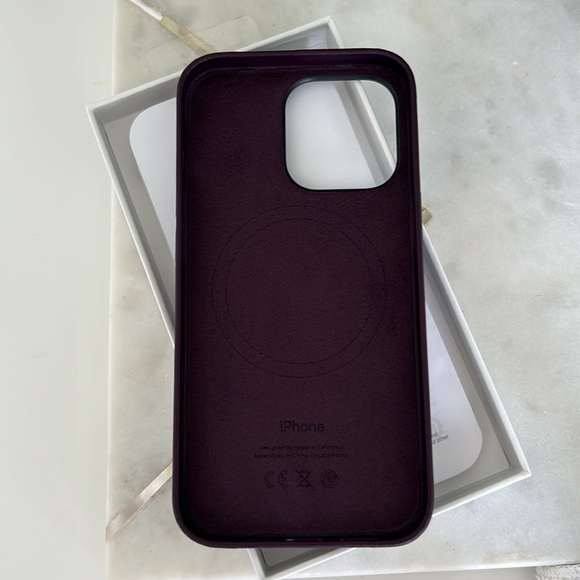 Apple IPhone 13 Leather Case - Picture 5 of 6